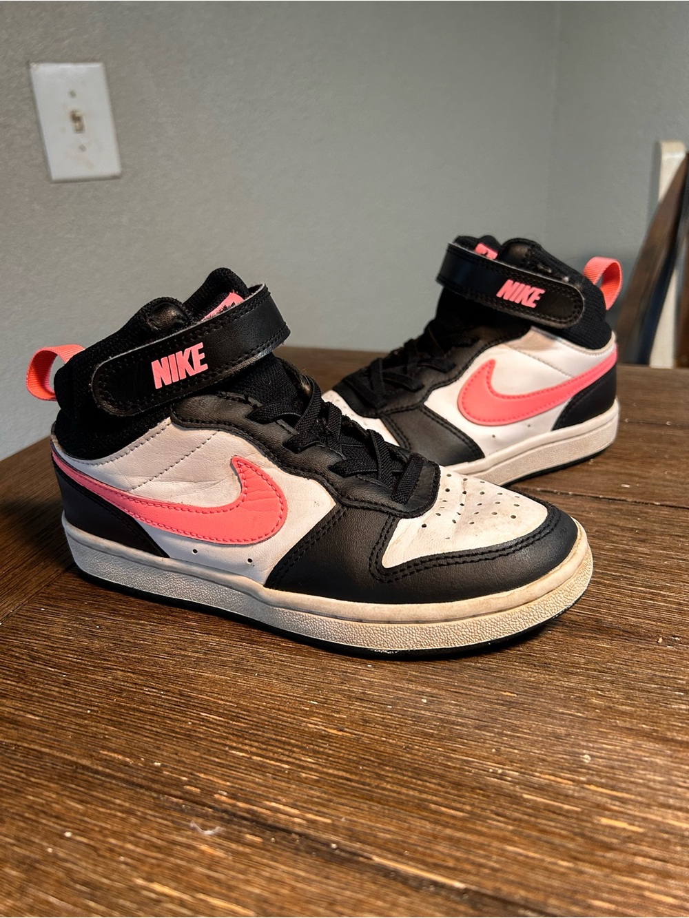 Nike kids court  Burough mid 2 size 12.5 unisex